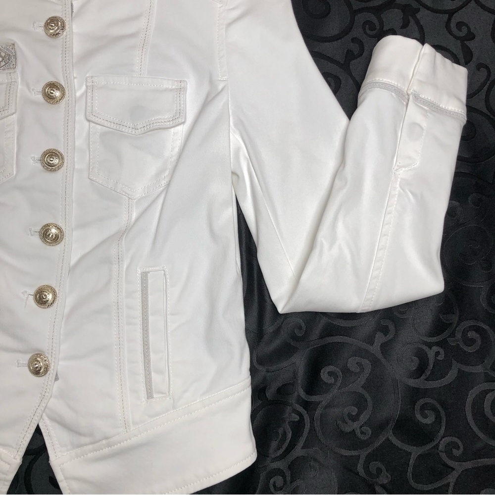 ⭐️NEW⭐️White House Black Market (WHBM) White Denim Jacket - Picture 8 of 15